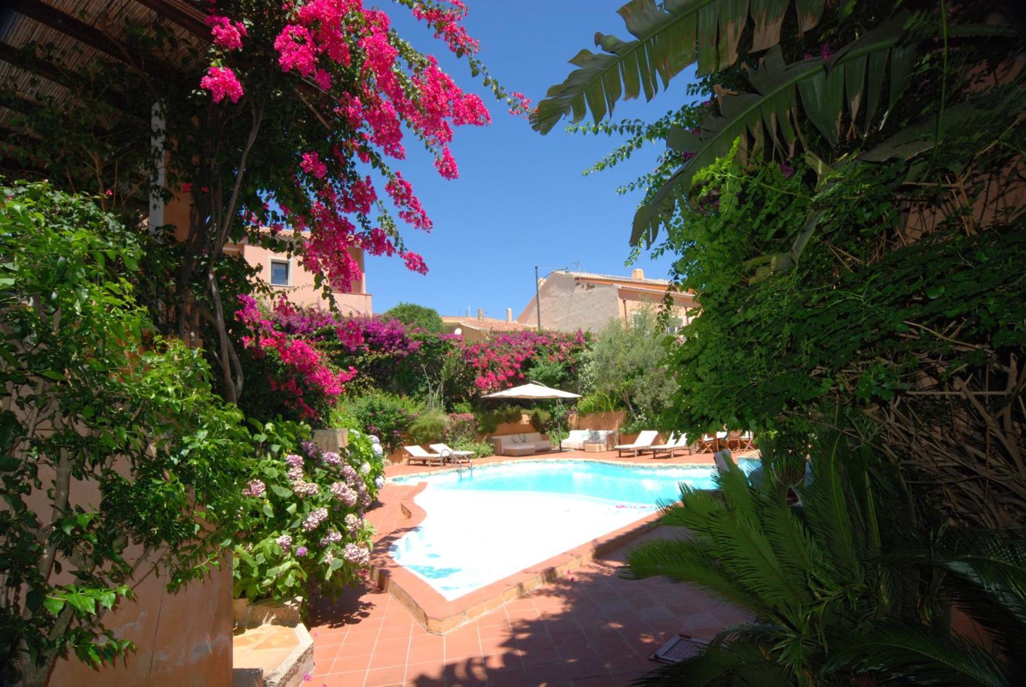 Boutique Hotel Sant'Andrea & Relais San Pantaleo Buitenkant foto
