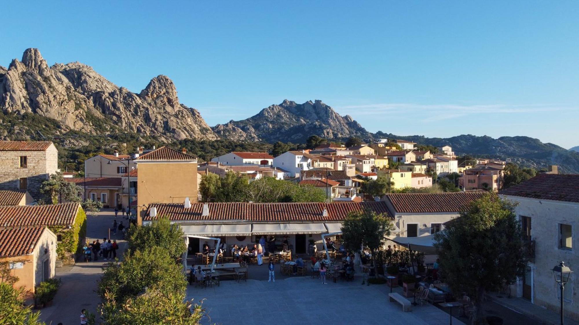 Boutique Hotel Sant'Andrea & Relais San Pantaleo Buitenkant foto