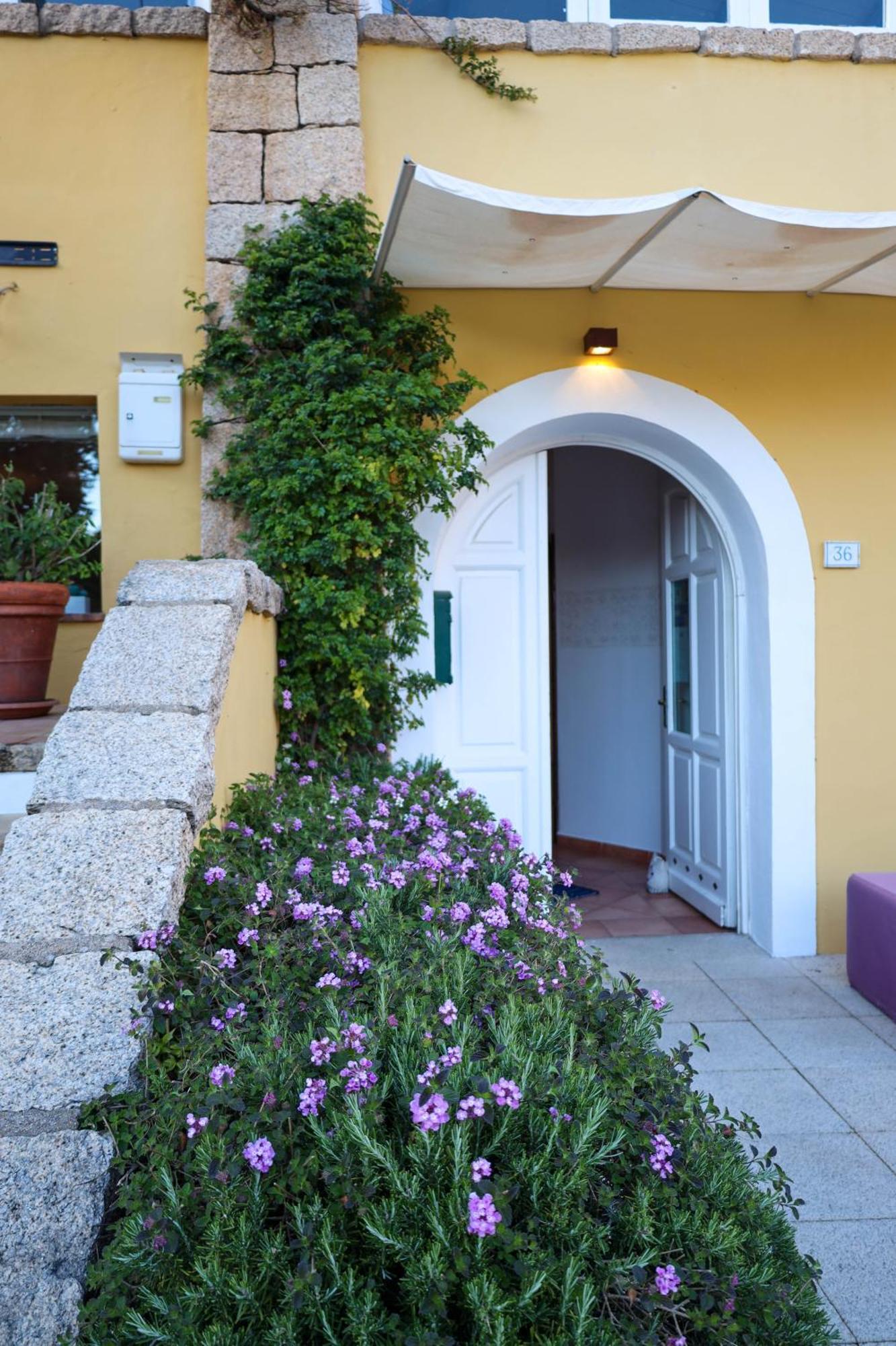 Boutique Hotel Sant'Andrea & Relais San Pantaleo Buitenkant foto